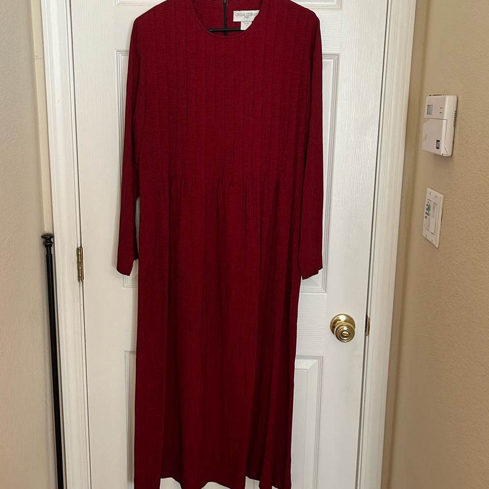 Women’s Vintage Casual Corner & Co. long sleeve deep red and black maxi dress